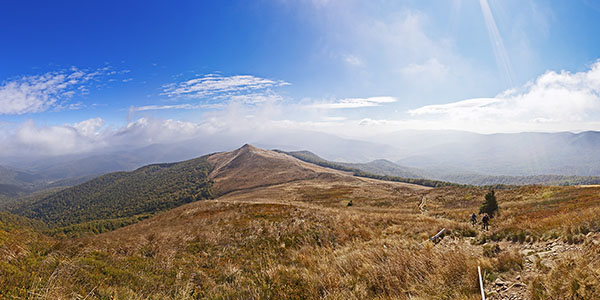 1. Połonina Caryńska - widok w stronę Ustrzyk Górnych i Tarnicy