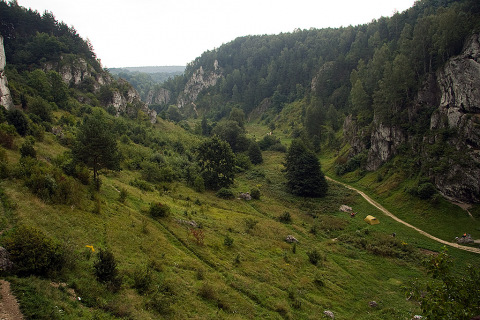 Dolinka Kobylańska - widok w stronę Będkowic